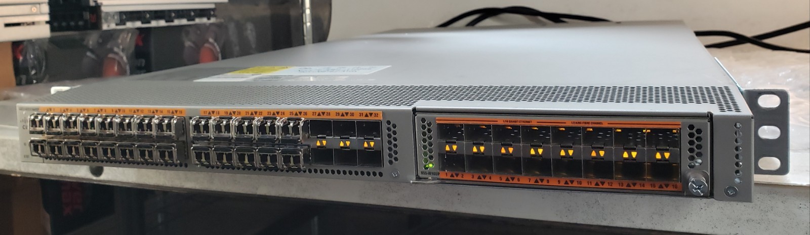 Cisco N5K-C5548UP 48-Port 10GbE/Fibre Channel Switch w/ N55-M16UP+ 26x 10G SFP+