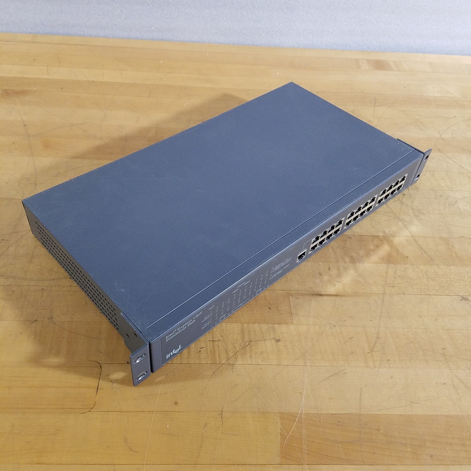 Intel Express EE140TX24, 140T Standalone Hub - USED
