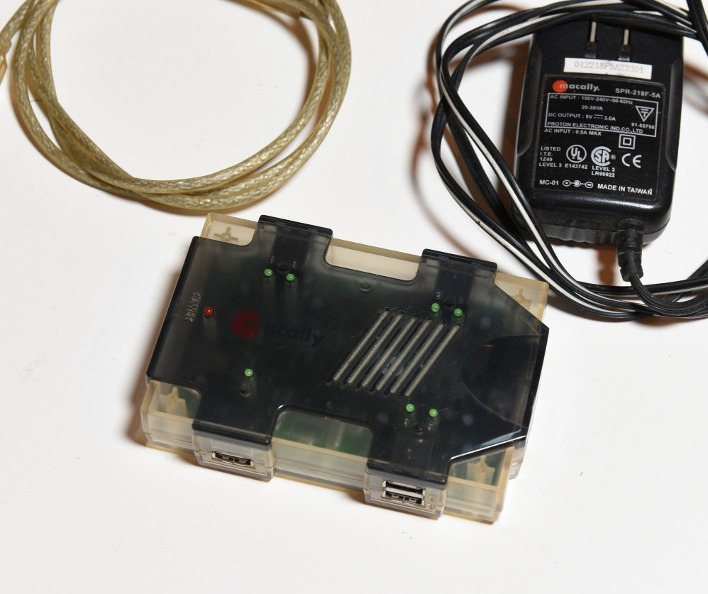 Vintage Graphite Apple Era | MacAlly iHub 7 with Power Supply + USB Cable