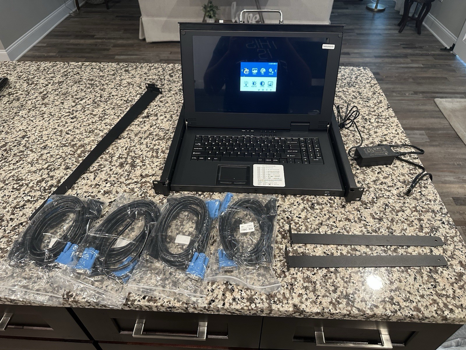 MT-VIKI Rack Mount KVM w/15.6" LCD Monitor, MT-VIKI 8 Port HDMI VGM Switch