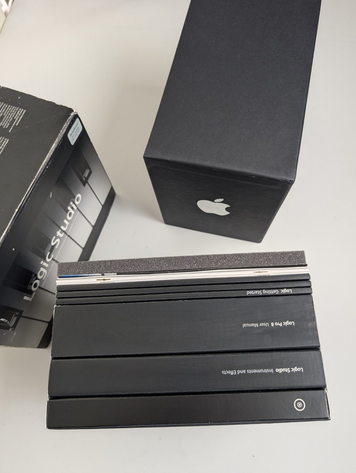 Apple Logic Studio Logic Pro 8 Box Set CDs Manuals Legacy Mac READ