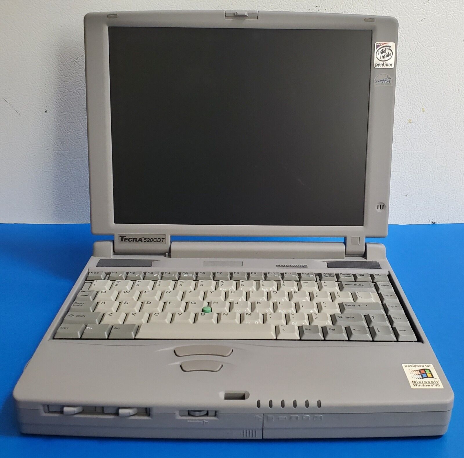 Vintage Toshiba Tecra 520CDT Pentium Laptop Computer Retro as is For Parts