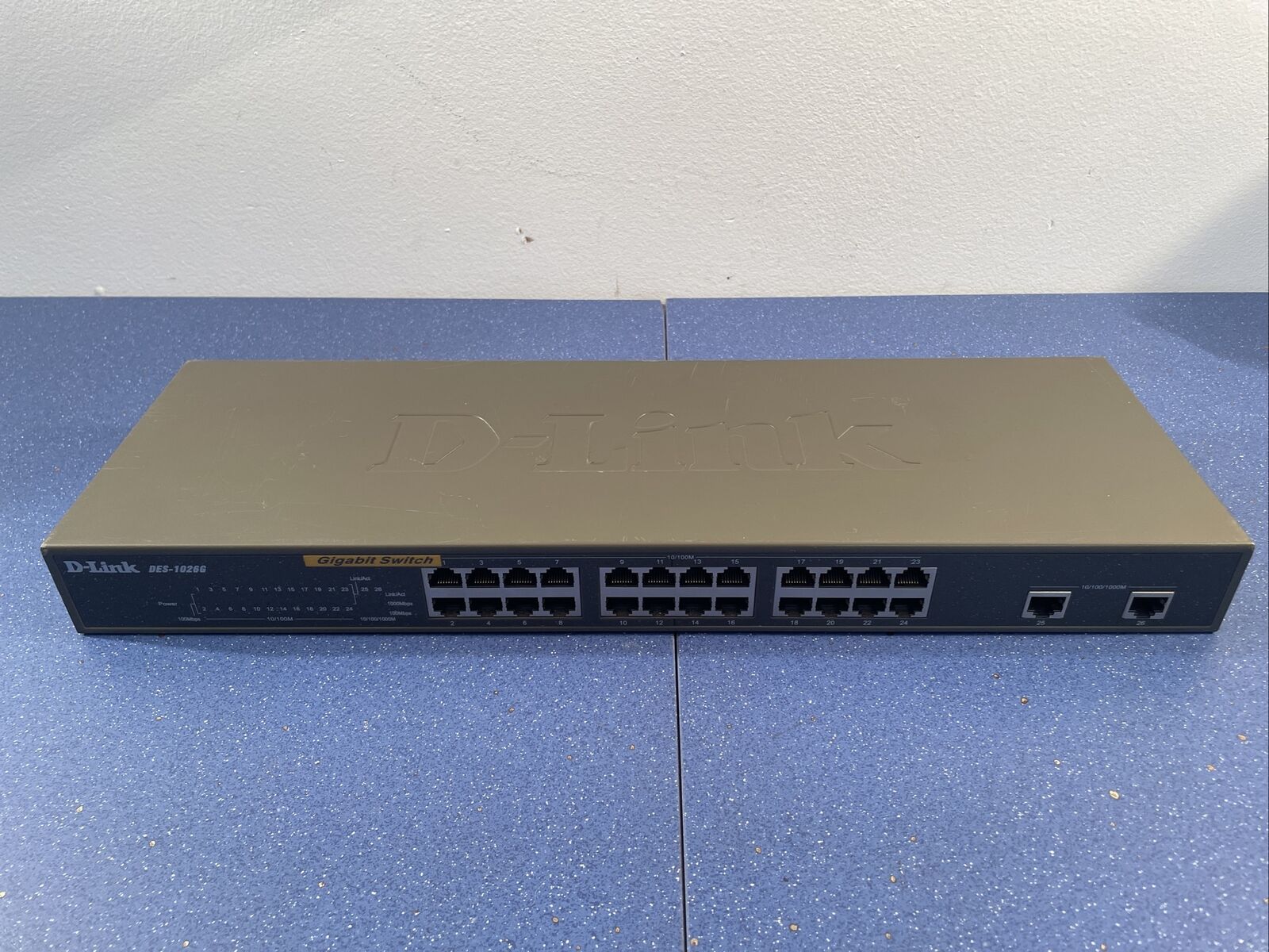 D-Link DES-1026G Gigabit Switch | POWERS ON UNTESTED
