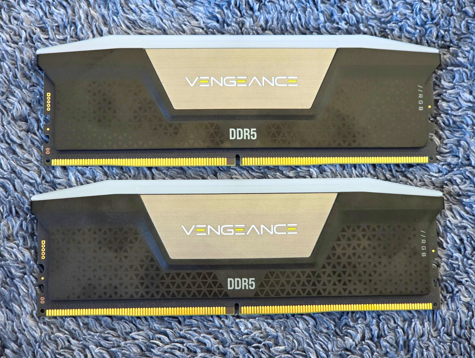 Corsair Vengeance 32GB (2x16GB) DDR5-6400 RGB RAM - Fully Working