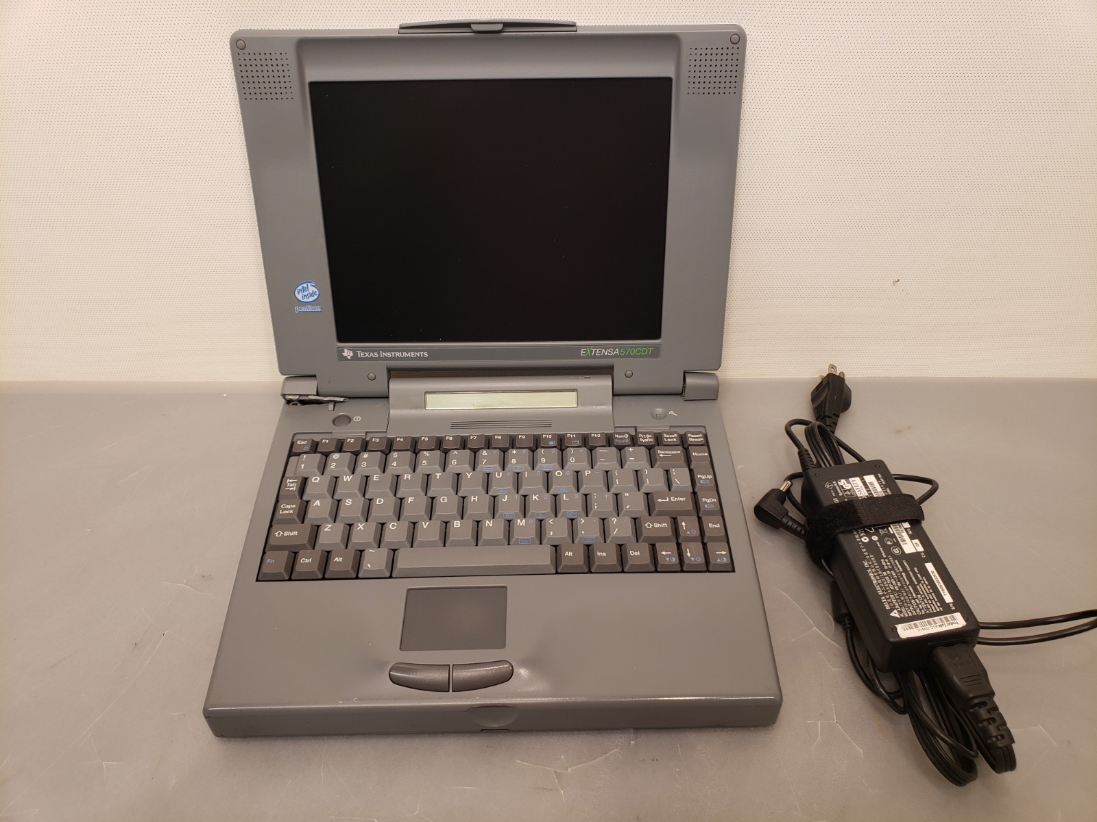 Vintage TI Texas Instruments Extensa 570CDT Laptop *Parts Repair Bad Hinges