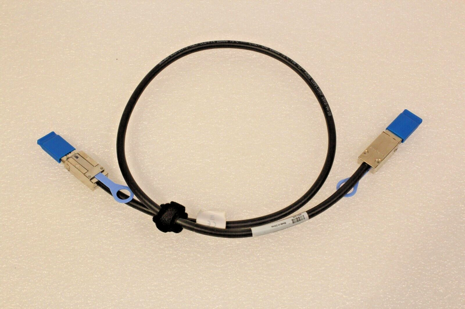 VDCHF Dell  EXTERNAL SFF-8088 TO SFF-8088 NETWORK STACKING CABLE 1M NEW~