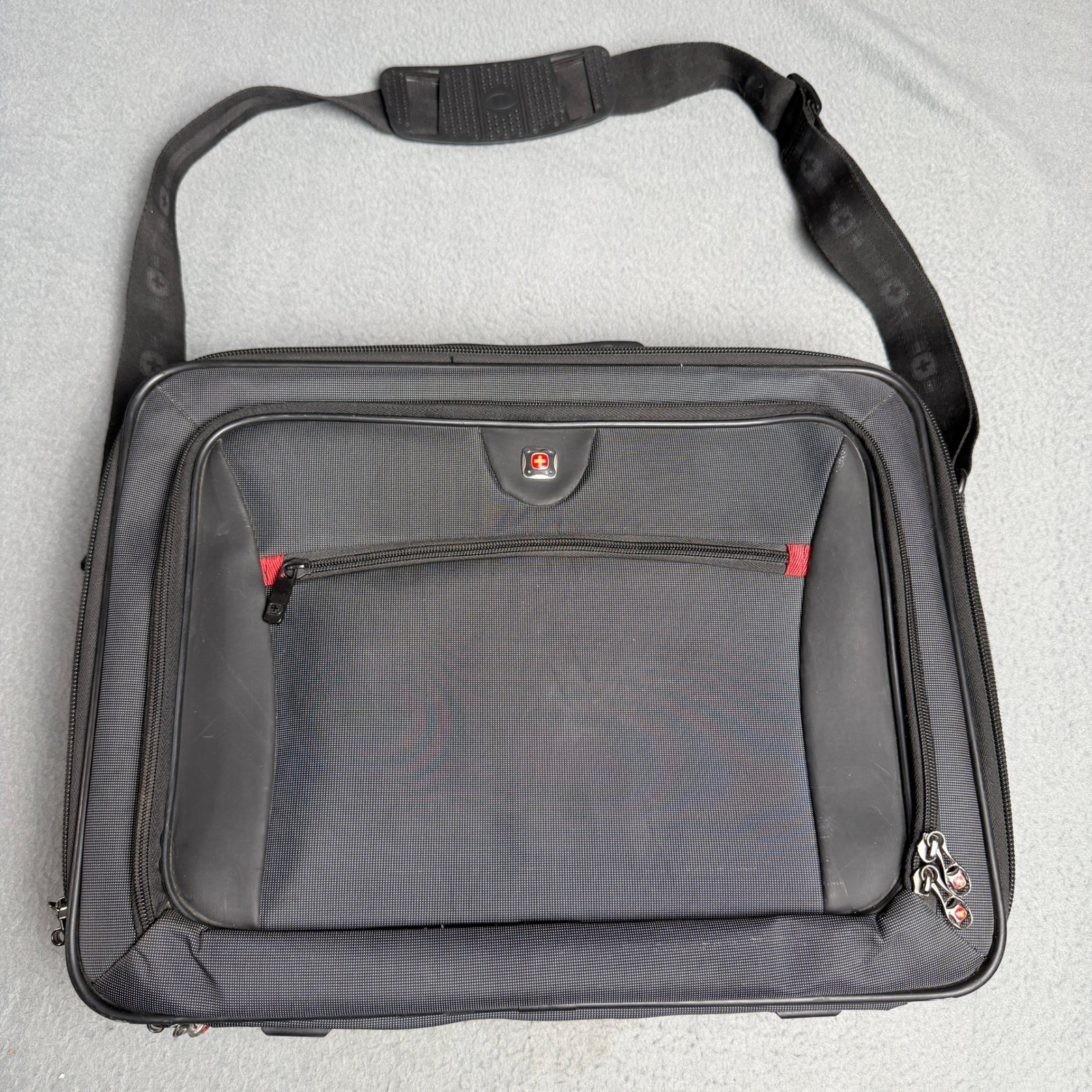 SwissGear Wenger Insight Laptop Messenger Bag Black Gray GA-7439-14 Briefcase