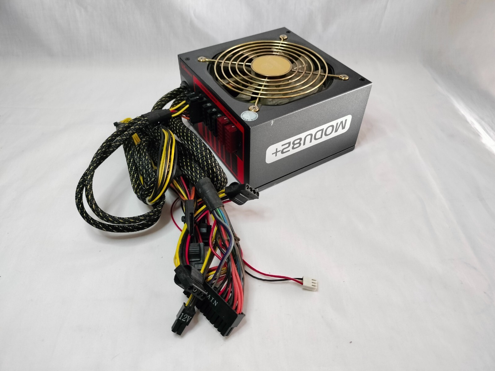 Enermax MODU82+ EMD525AWT Power Supply 100-240VAC 50/60Hz 525W Made in Taiwan