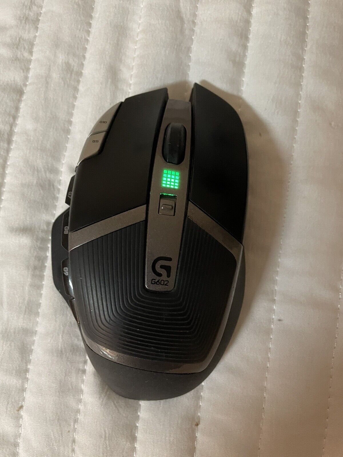 Logitech G602  Mouse Gaming Lag-Free Wireless 11 Programmable Buttons W/dongle