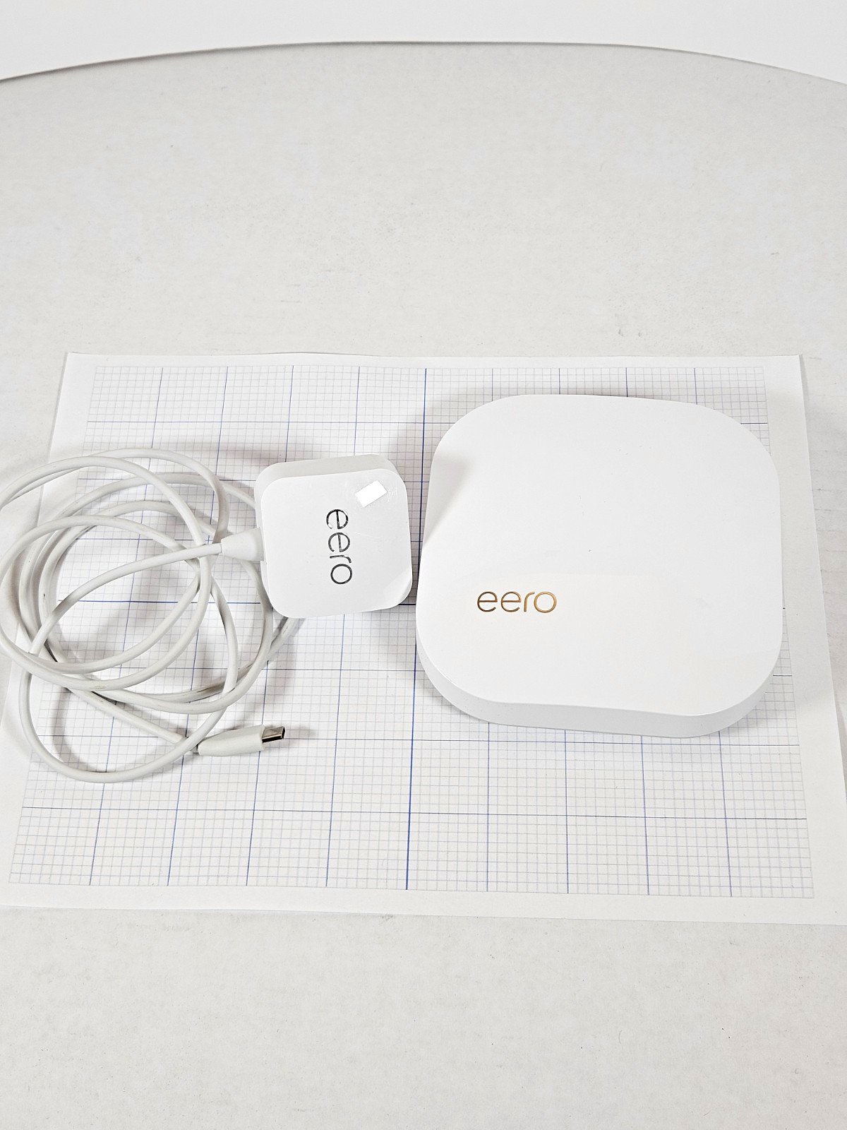 eero Pro Tri-Band Wi-Fi Router White 1300 Mbps 2x Ethernet Ports B010001