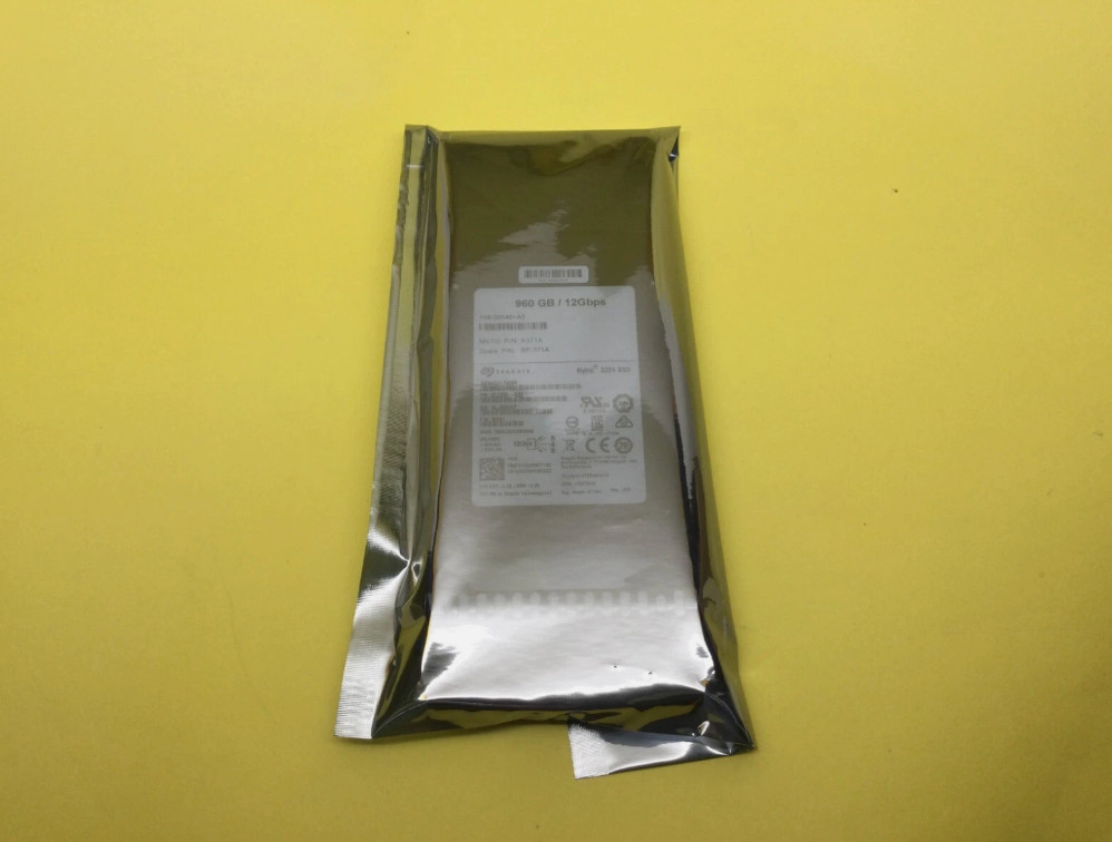 X371A Netapp 960GB SAS 12Gb/s 2.5" SSD with Tray MZ-ILT960B 108-00546+ New
