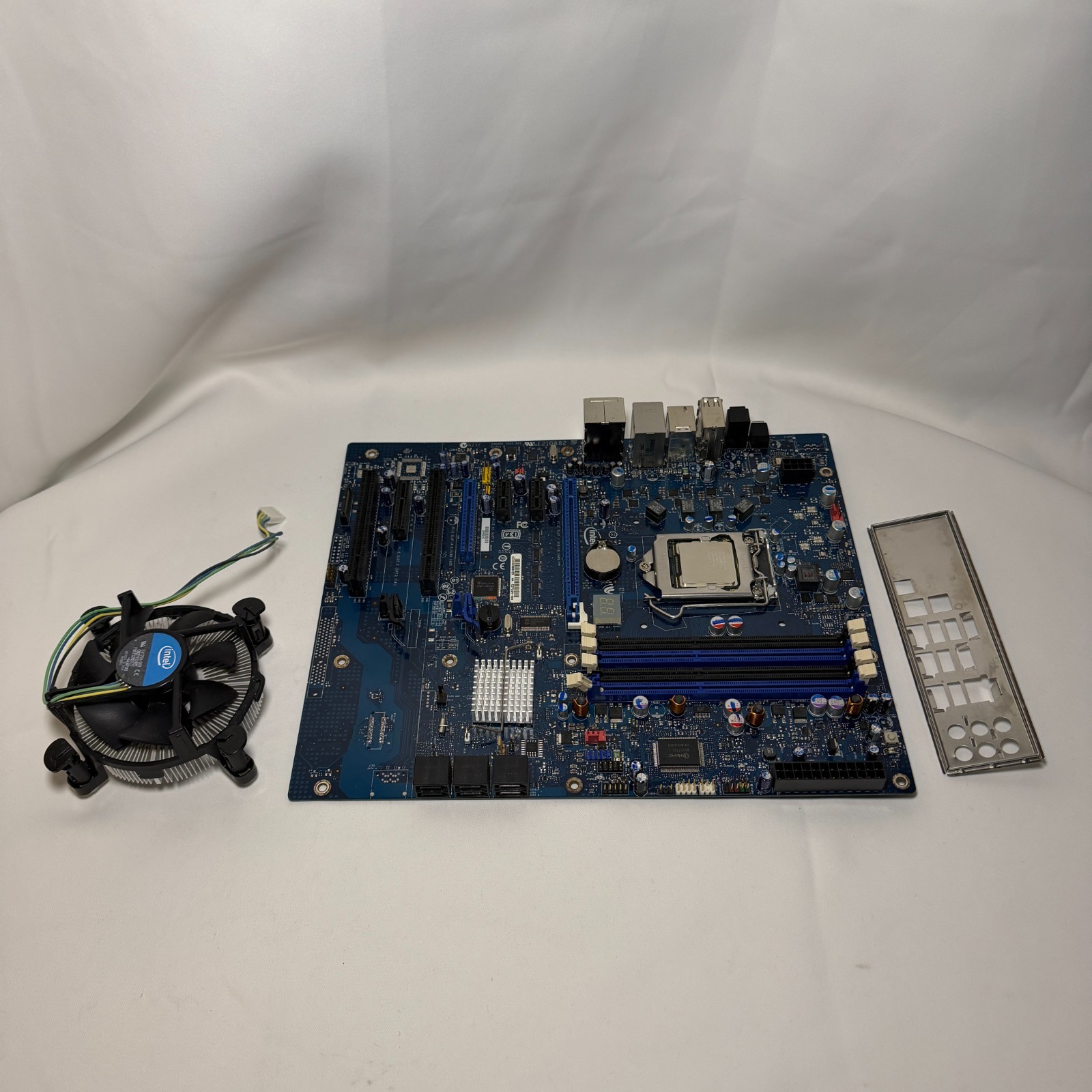 Intel DP55WG Motherboard Intel Core i5-750 2.66GHz/8M/09B I/O Shield Heat Sink