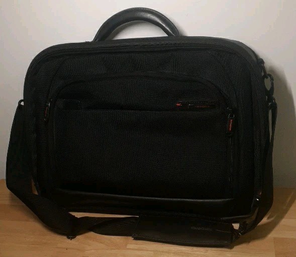 Samsonite Pro-DLX Briefcase 15" Laptop Black Nylon Padded Solid 229 111 006