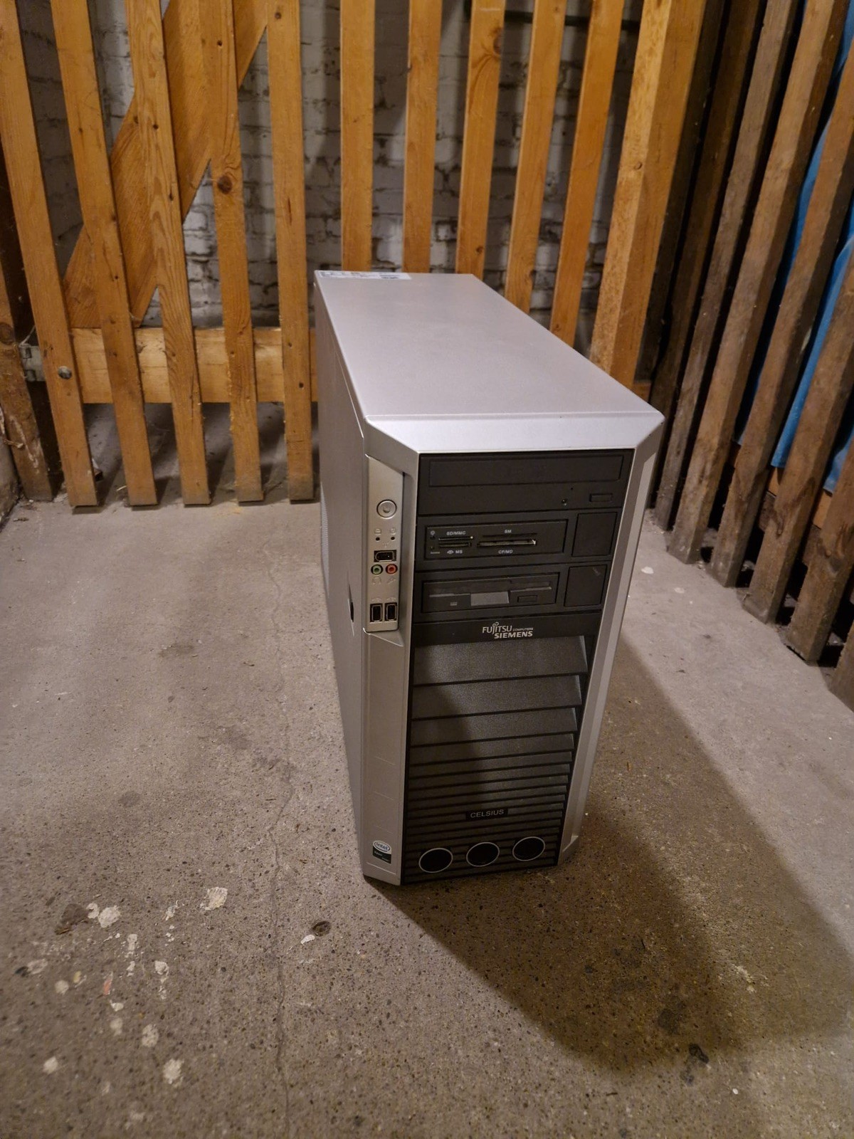 Fujitsu Siemens Computers Celsius R640 Excellent Condition 