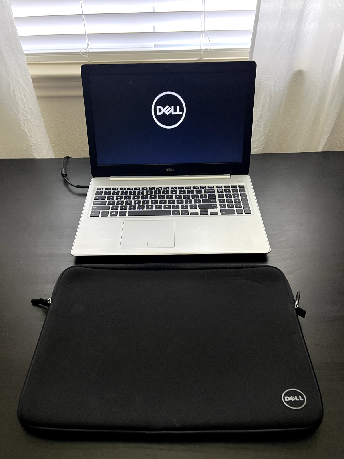 USED -Dell Inspiron 5570- 15.6 inch, Intel Core i5, 16 GB Ram Laptop w/ Sleeve