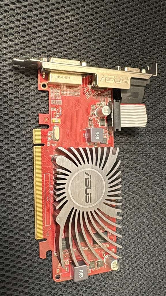 ASUS AMD Radeon HD 6450 (EAH6450 SILENT/DI/1GD3(LP)) 1GB / 1GB (max) DDR3 SDRAM