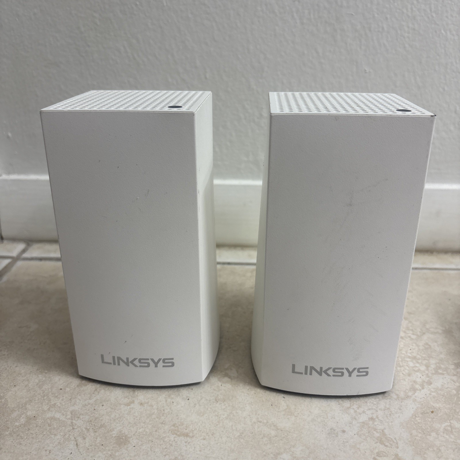 2 Linksys Model No. WHW01 Velop Mesh WiFi Dual Band Routers White 
