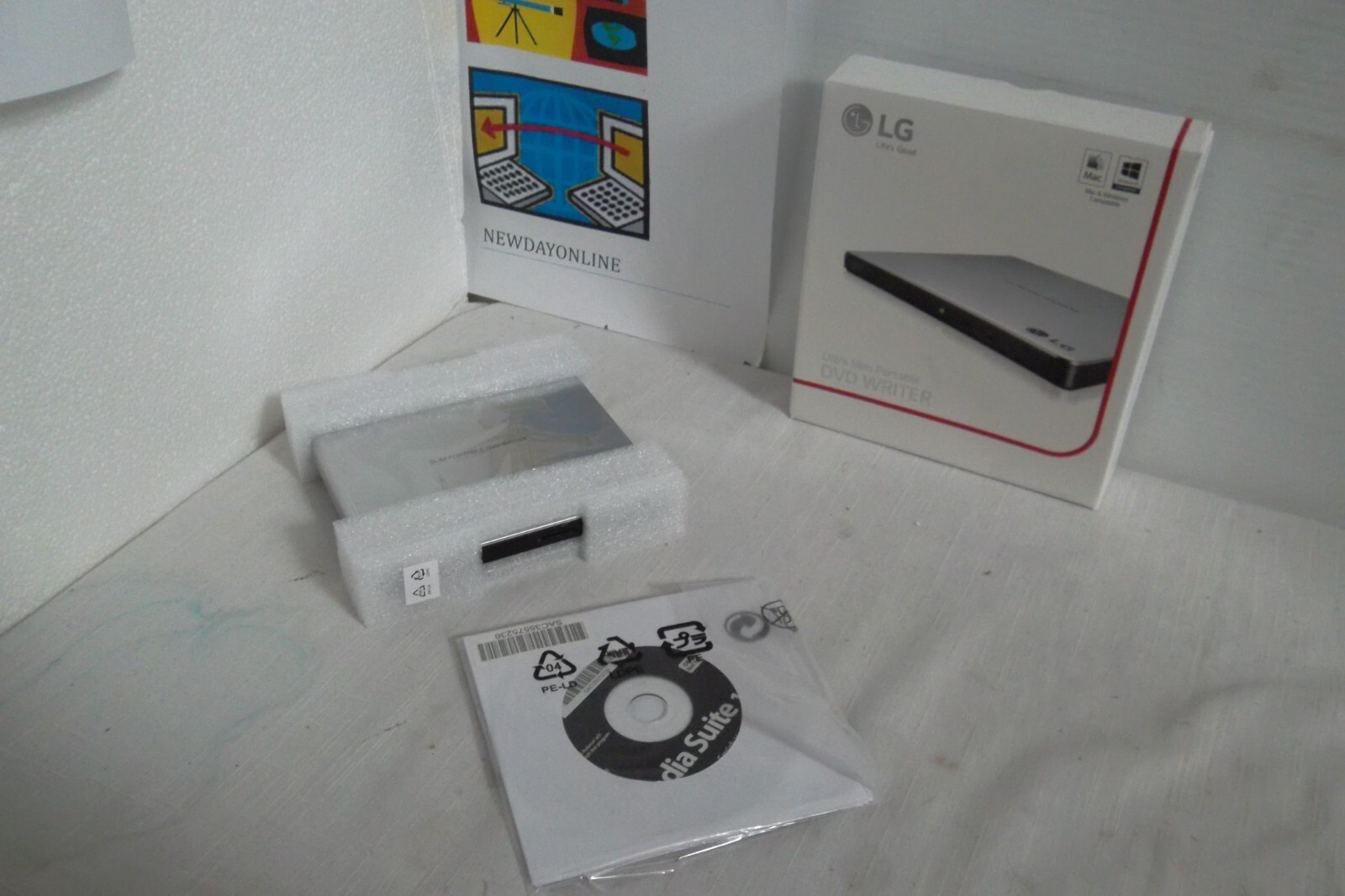 LG GP65NS6 Ultra Slim Portable DVD Writer DVD±RW DL 8X 8.5GB USB GP65 PC/Mac NEW