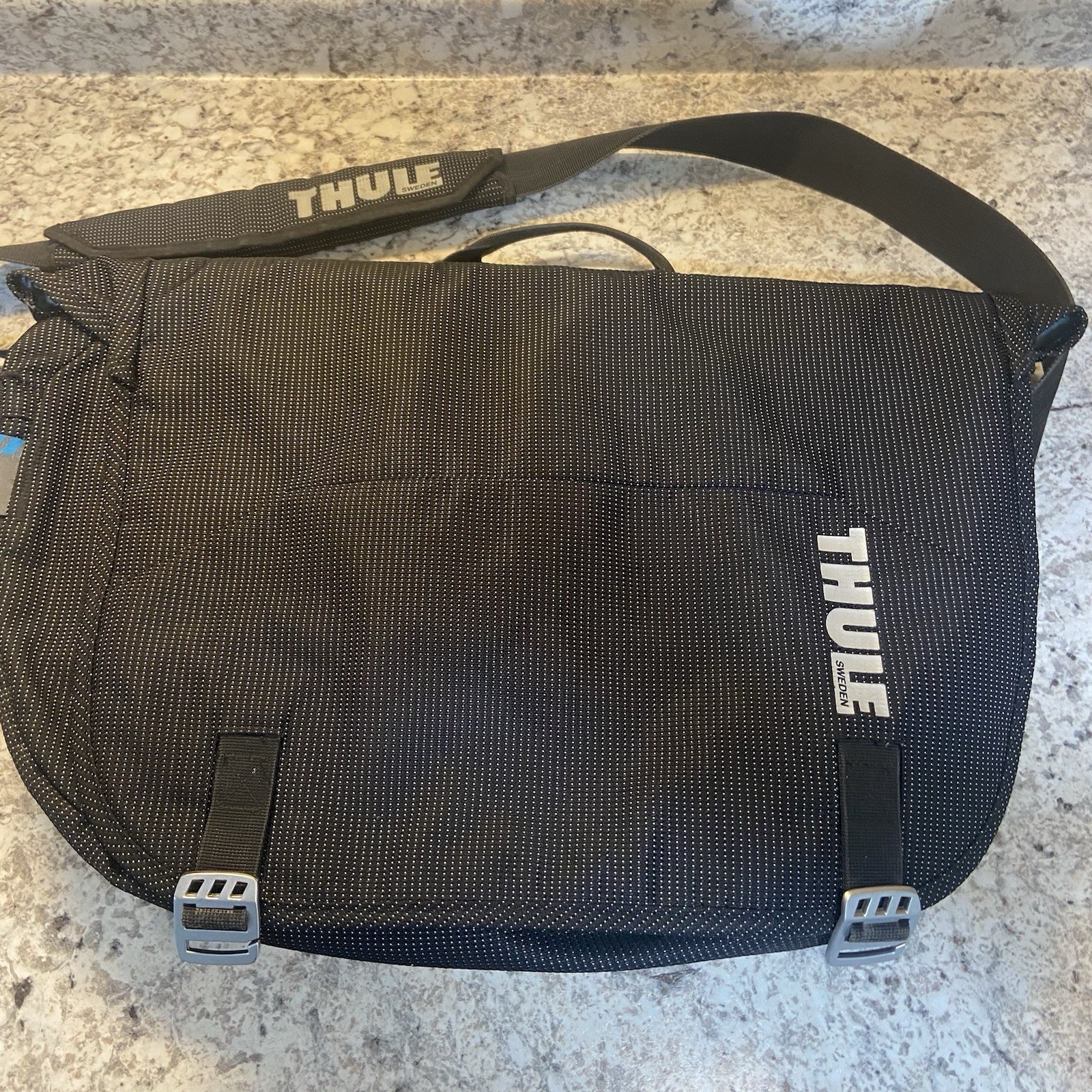 THULE Sweden Laptop Messenger Shoulder Bag Compatible with TSA MacBook/PC Black