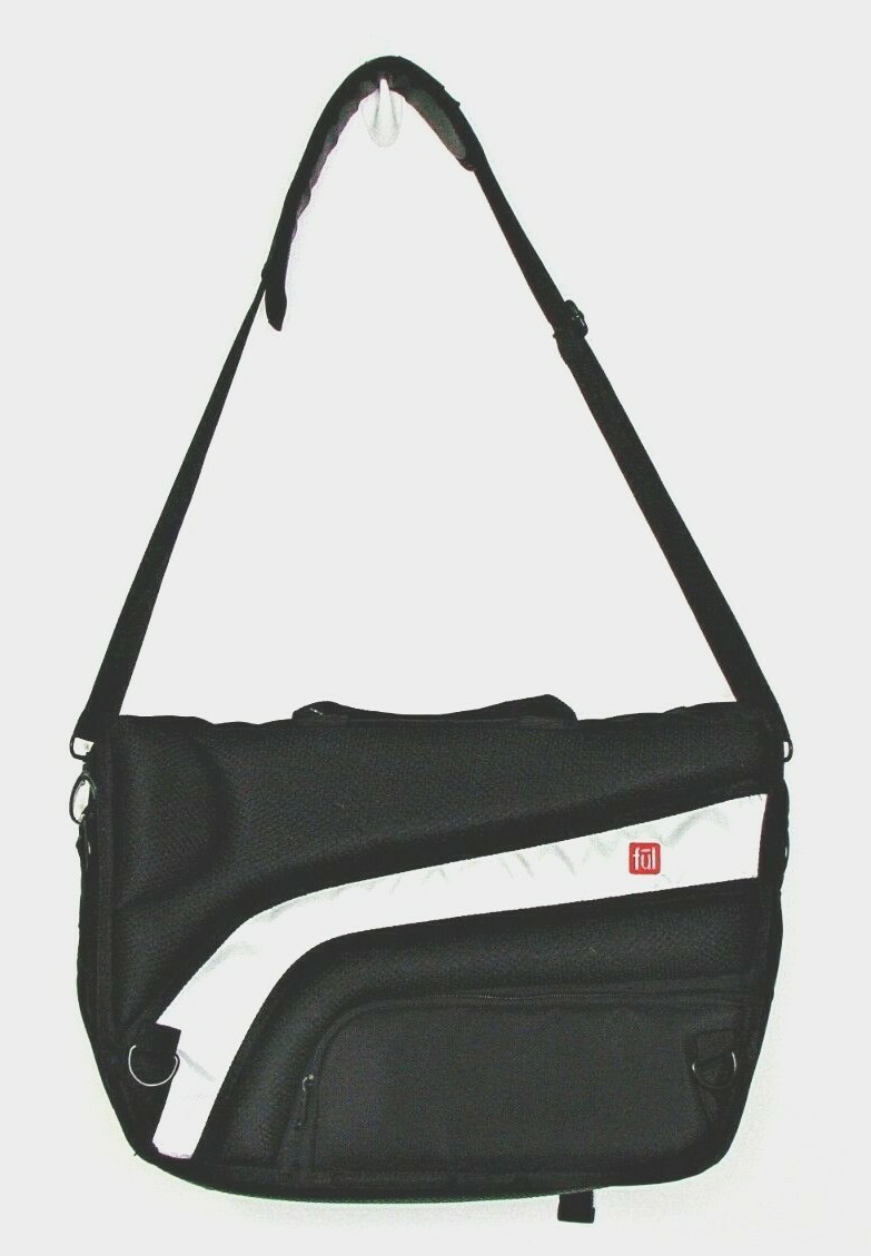 FUL Messenger Powerbag Bag With Built In Power Charger Battery Pack Missing AC
