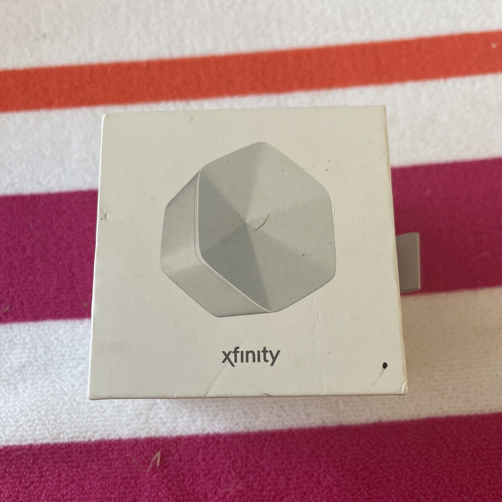 Xfinity XFI Pods Wifi Network Range Extender - White, 1 New In Box)