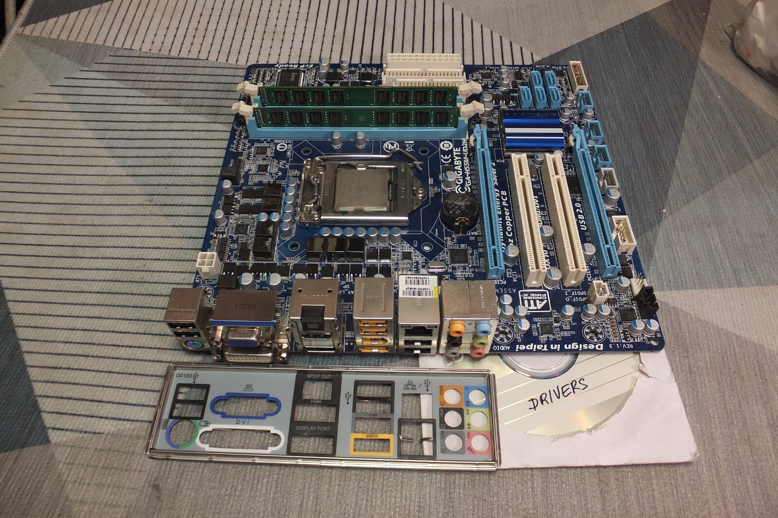 GIGABYTE GA-H55M-UD2H Rev:1.3, LGA1156, Intel Motherboard +CPU I5-650 +4Gb +I/O