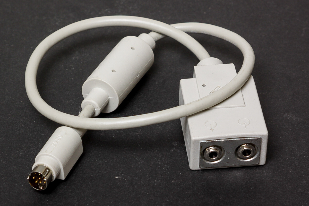 Sun Microsystems  Audio Cable Adapter 8-pin Mini-DIN to 2 Audio pn 530-1594-01