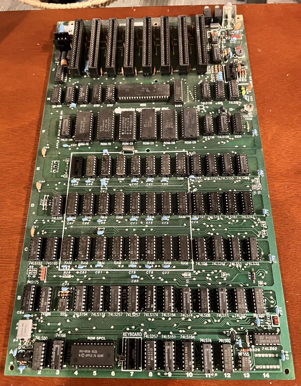 Apple II Plus +  Motherboard 820-0044-D - Cleaned, Tested, Working