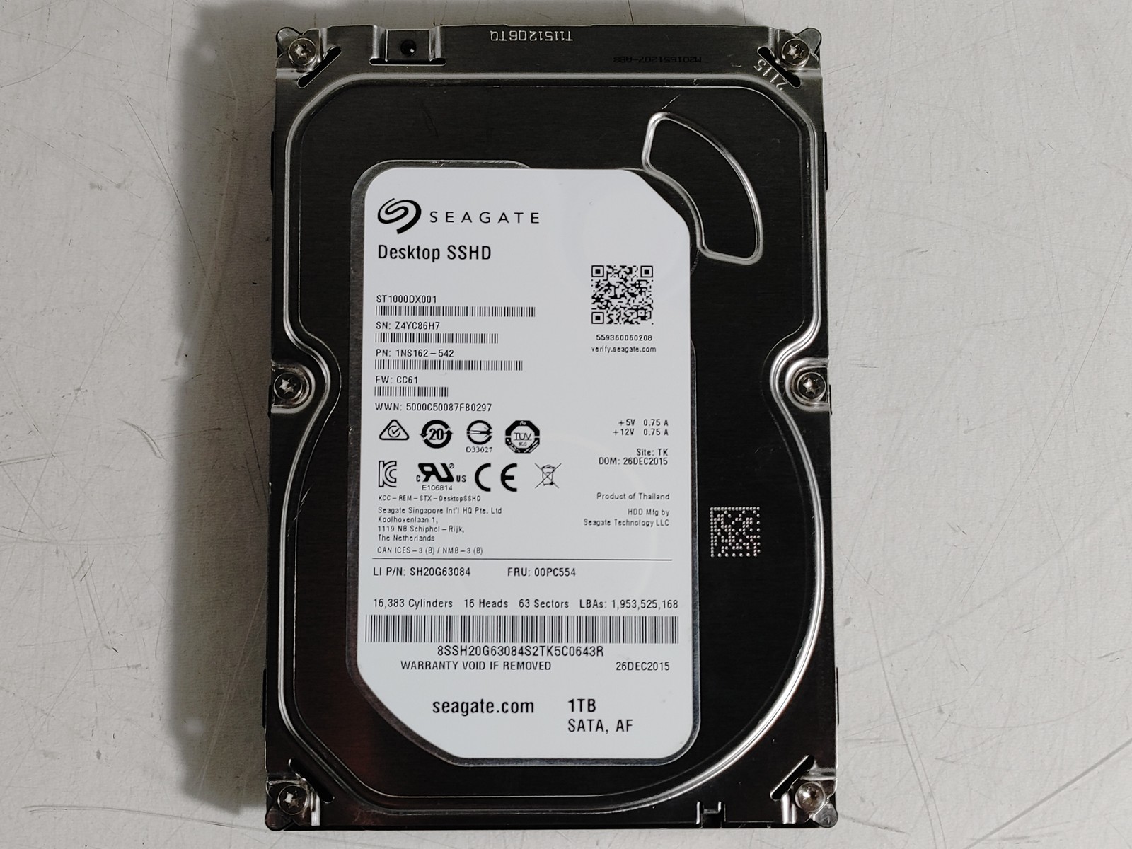 Seagate ST1000DX001 1 TB 3.5" SATA III Desktop Hybrid SSHD Drive