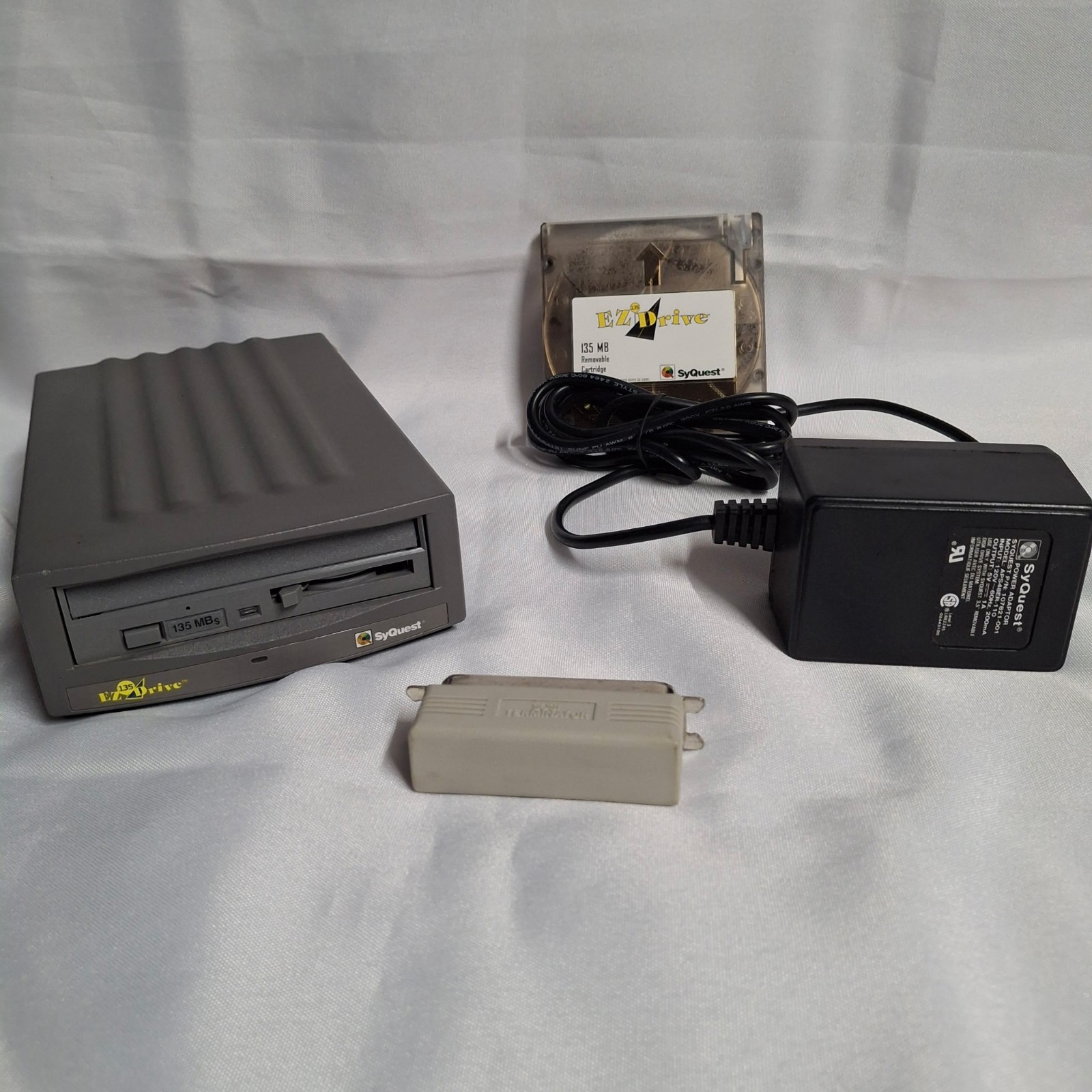 SyQuest EZ135 External SCSI Drive 135MB w/ Power Supply, SCSI Terminator, Disk