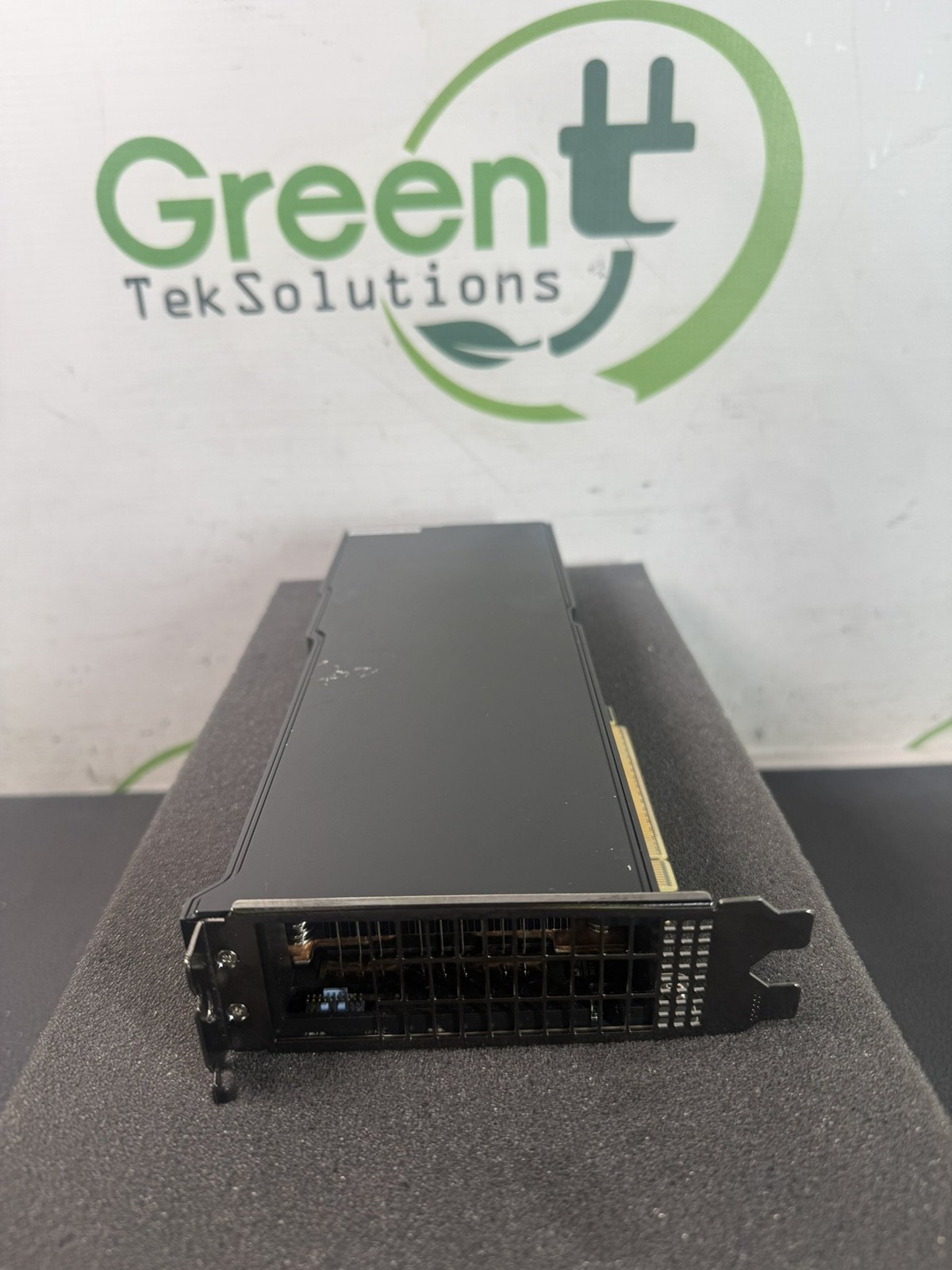 AMD Instinct MI210 64GB HBM2e PCIe GPU Accelerator 102-D67301-0C - READ
