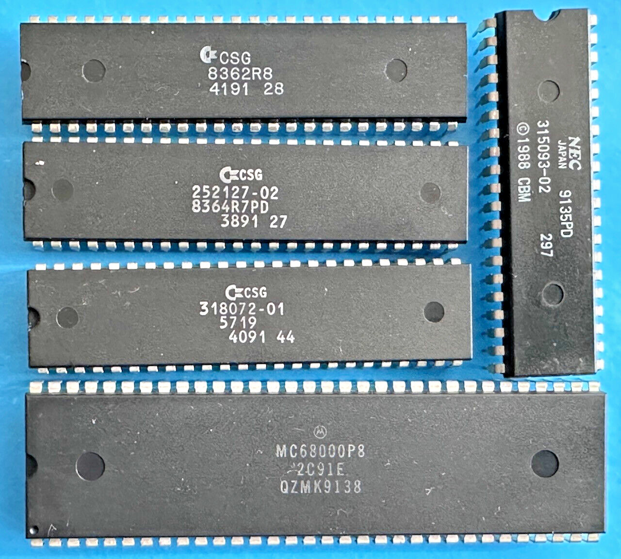 5x Chip ´S / Paula 8364R7/Denise 8362R8, Gary 5791 / Kick 1.3 / CPU,
