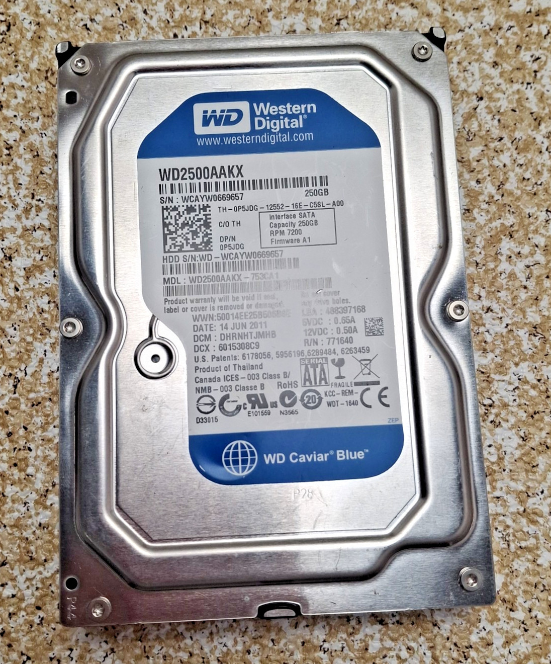 Western Digital Blue WD2500AAKX 250GB 7200 RPM 16MB Cache SATA 6.0Gb/s 3.5" Inch
