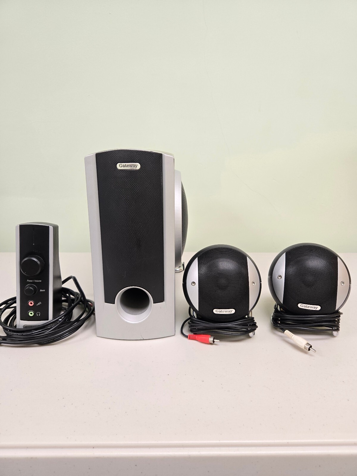 Gateway G-MAX 2100 2.1 Computer Speaker System with Subwoofer & Controller