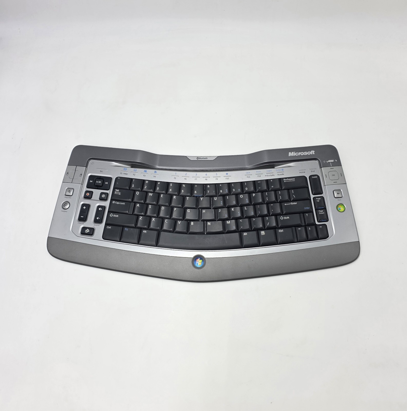 Microsoft Wireless Entertainment Keyboard 7000 Model 1073 Silver Tested & Works