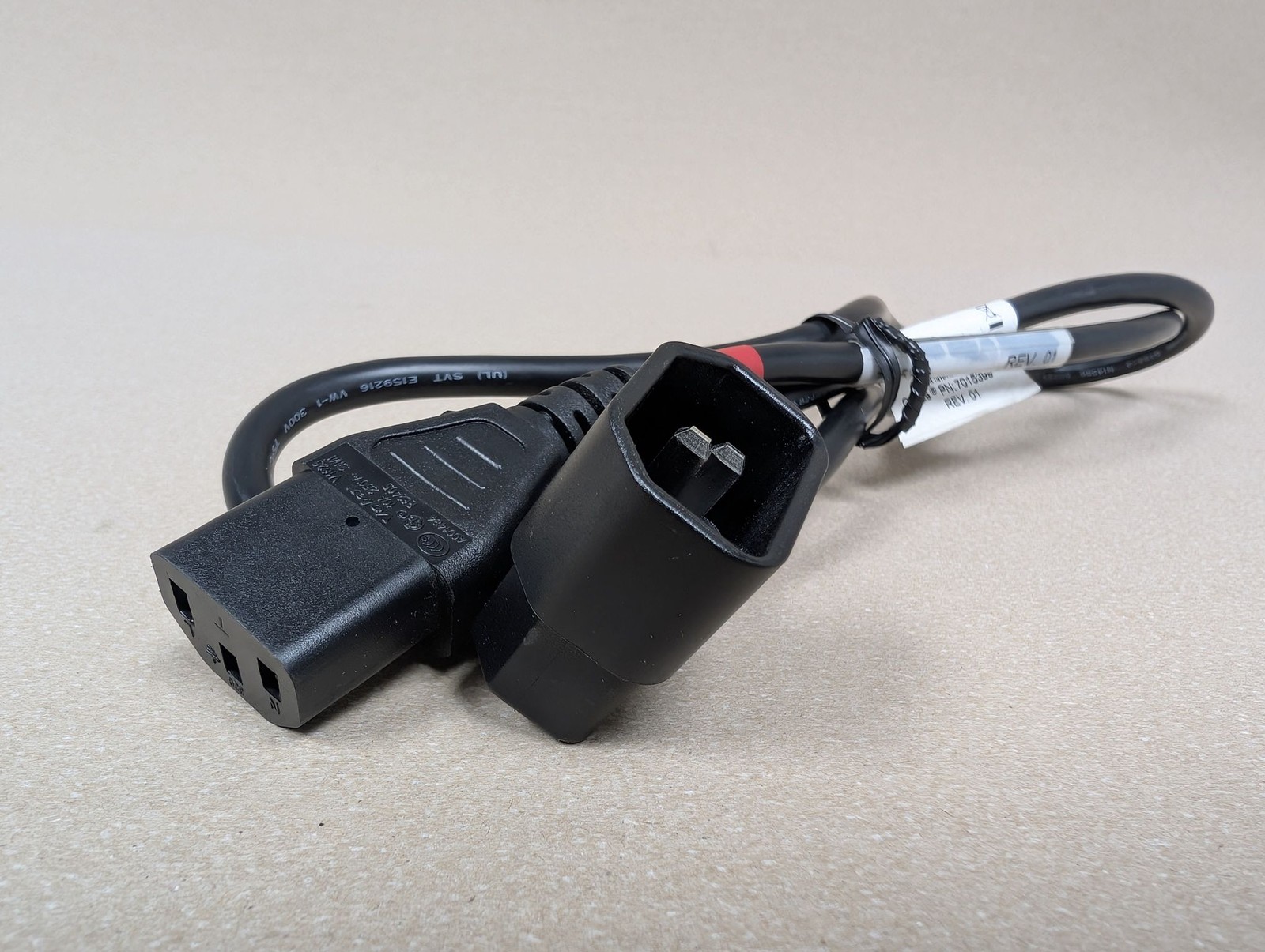 Oracle Sun 0000550 10A/250V 90° IEC 320 Sheet E 3' Power Cable 7015399