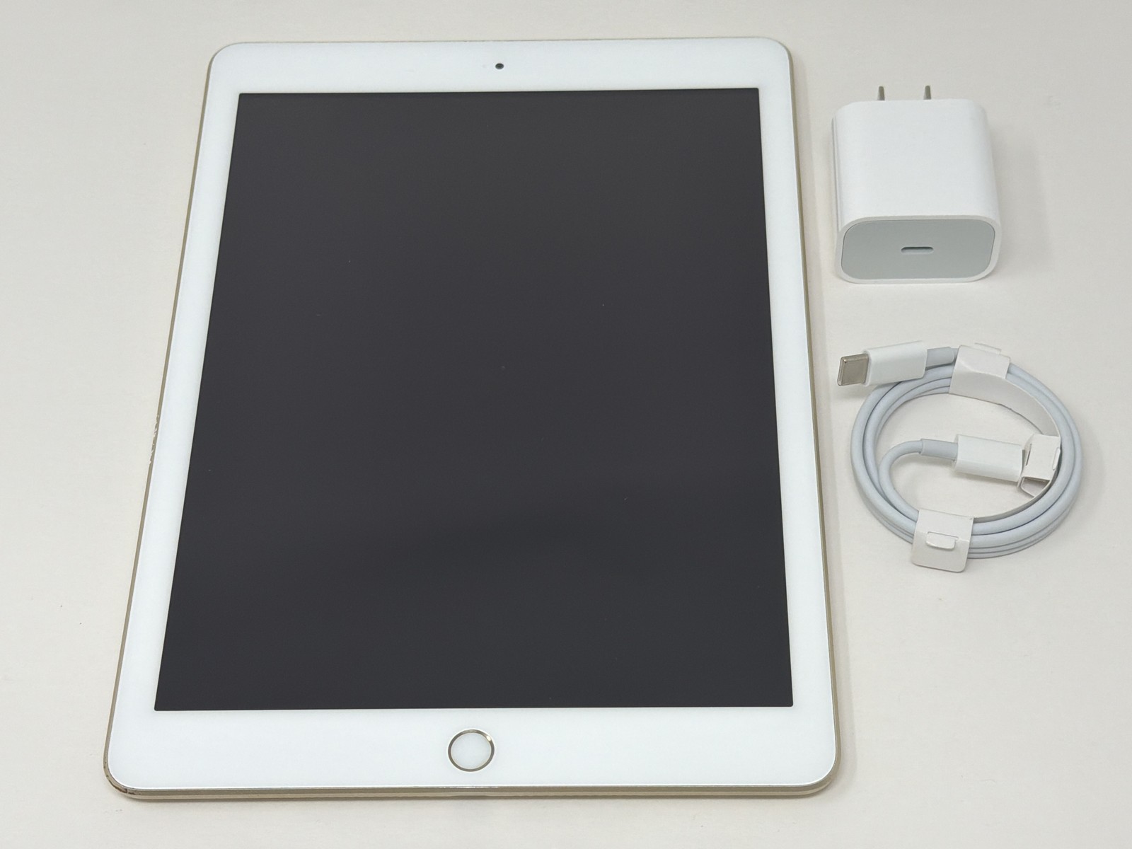Apple iPad 5th Generation 2017 128GB WiFi A1822 Gold Good BH under 80%