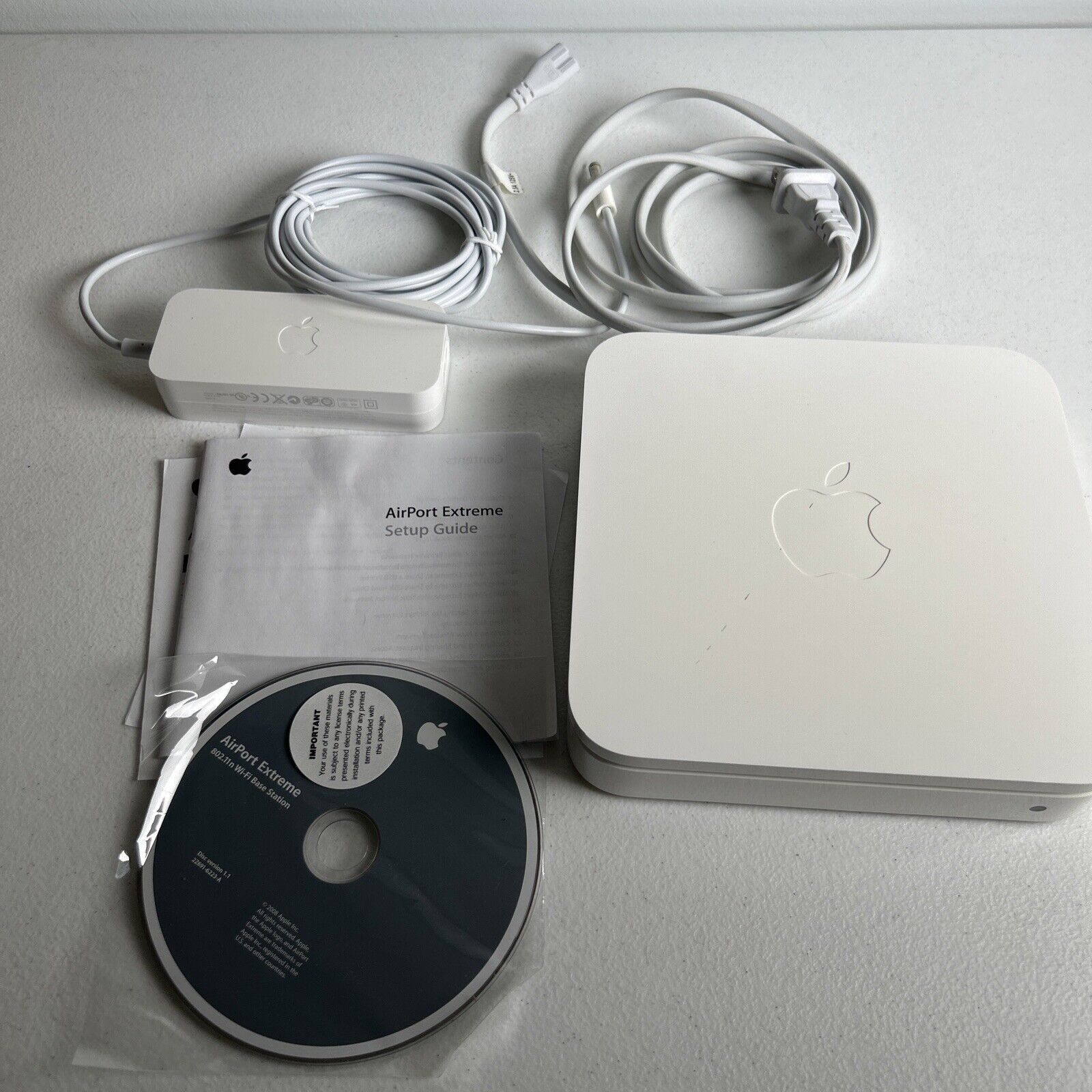 Apple A1143 4-Port Wireless N Router, Manual, Disc- Fast Shipping