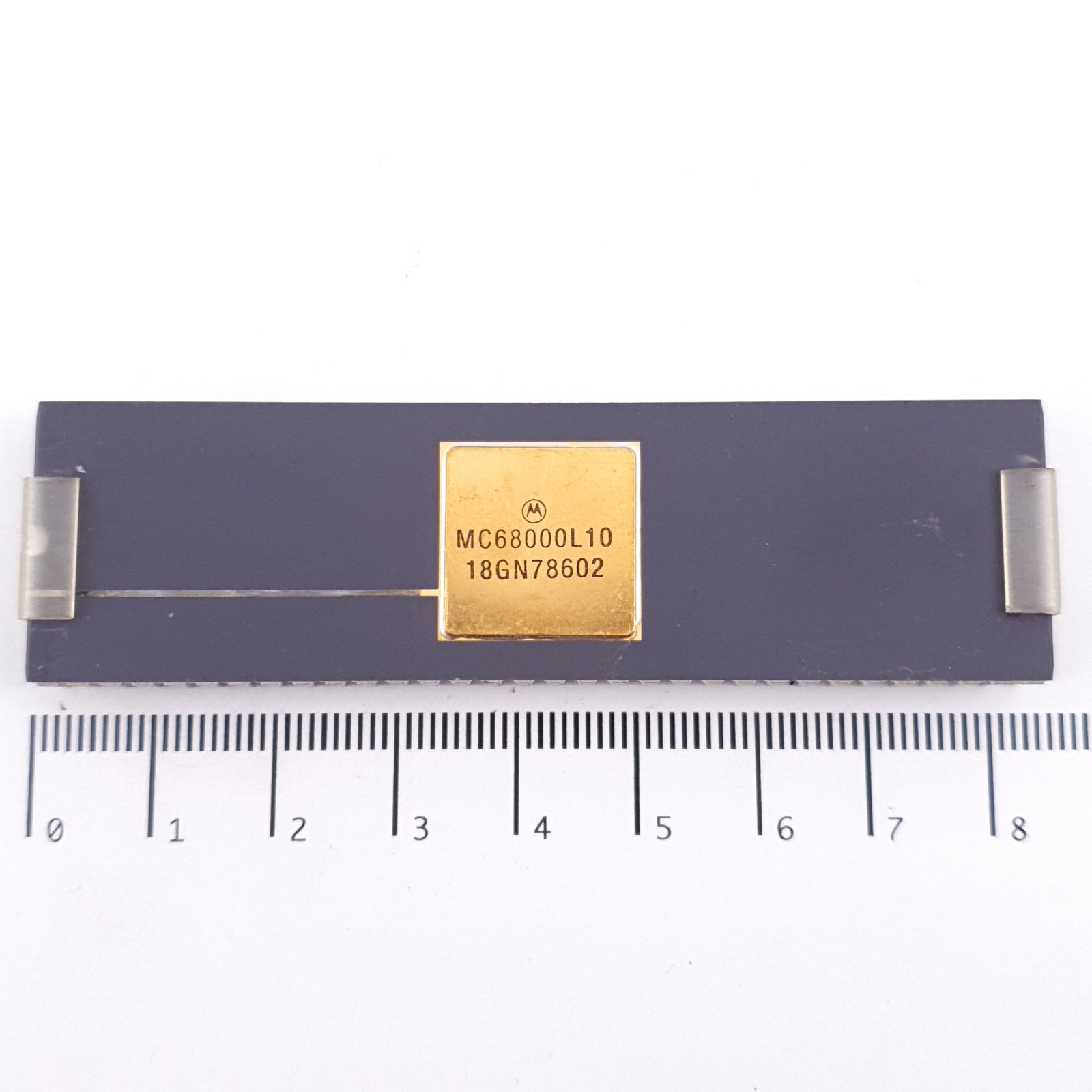1 X MC68000L10 MOTOROLA MICROPROCESSOR. NOS. C109U1F140126