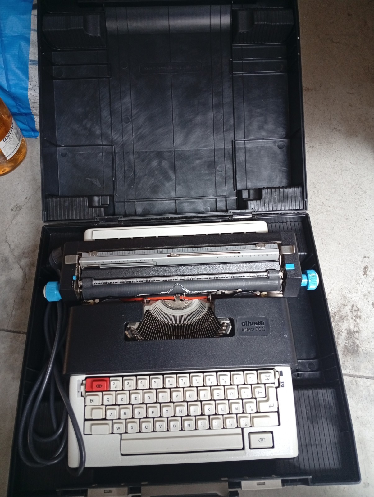 Olivetti Letter 36C Portable Electronic Typewriter with Case