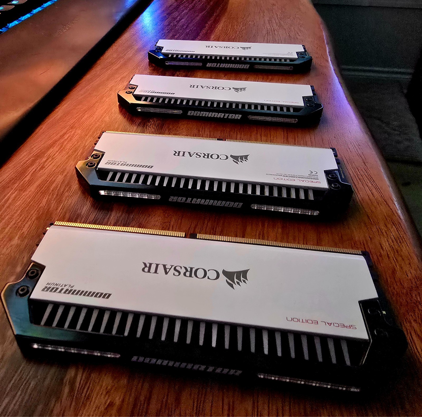 Corsair Special Edition DDR4 RAM, 32 GB Kit @ 3466