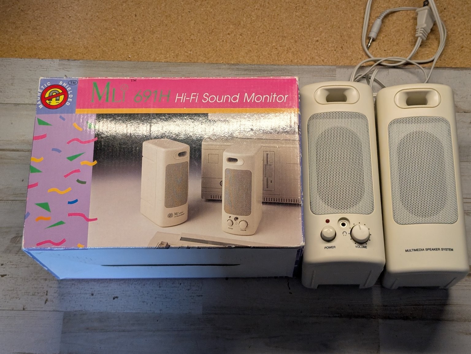 MLi 691H Multimedia Speaker System Hi-Fi Sound Monitor w Box Vintage PC Beige