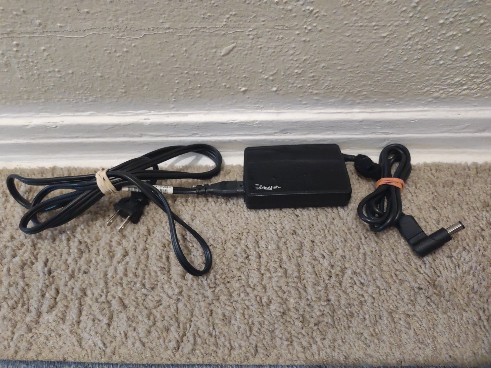 Rocketfish 90W AC Adapter (Model: RF-AC9023) - Tested & Works 100%. G