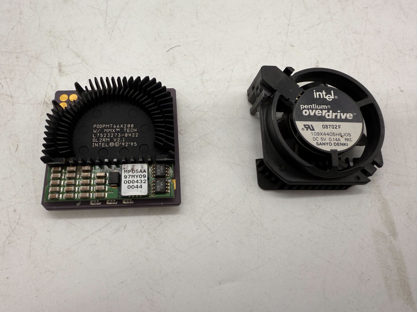 Intel Pentium MMX Overdrive CPU 200MHz (PODPMT66X200) SL2RM -BAD FAN