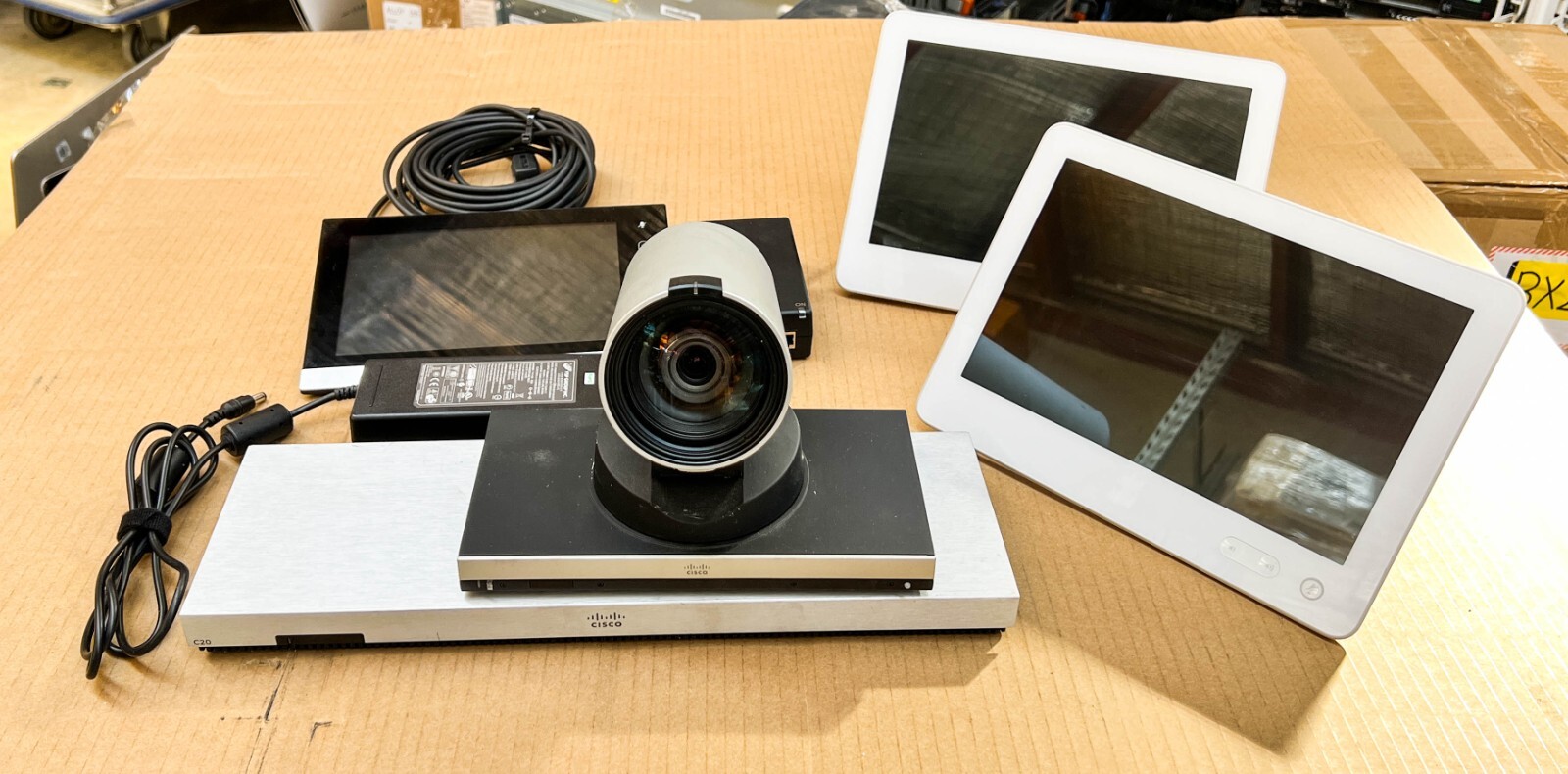 Cisco Tandberg C20 with TC8-02 Cam + TelePresence (2x Touch 10, Touch 8 Device)
