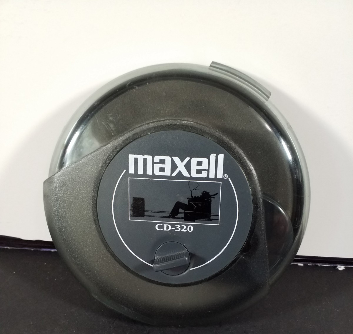 Maxell CD/CD-ROM Wet Disc Cleaner Model CD-320 for Compact Disc. (NO liquid)