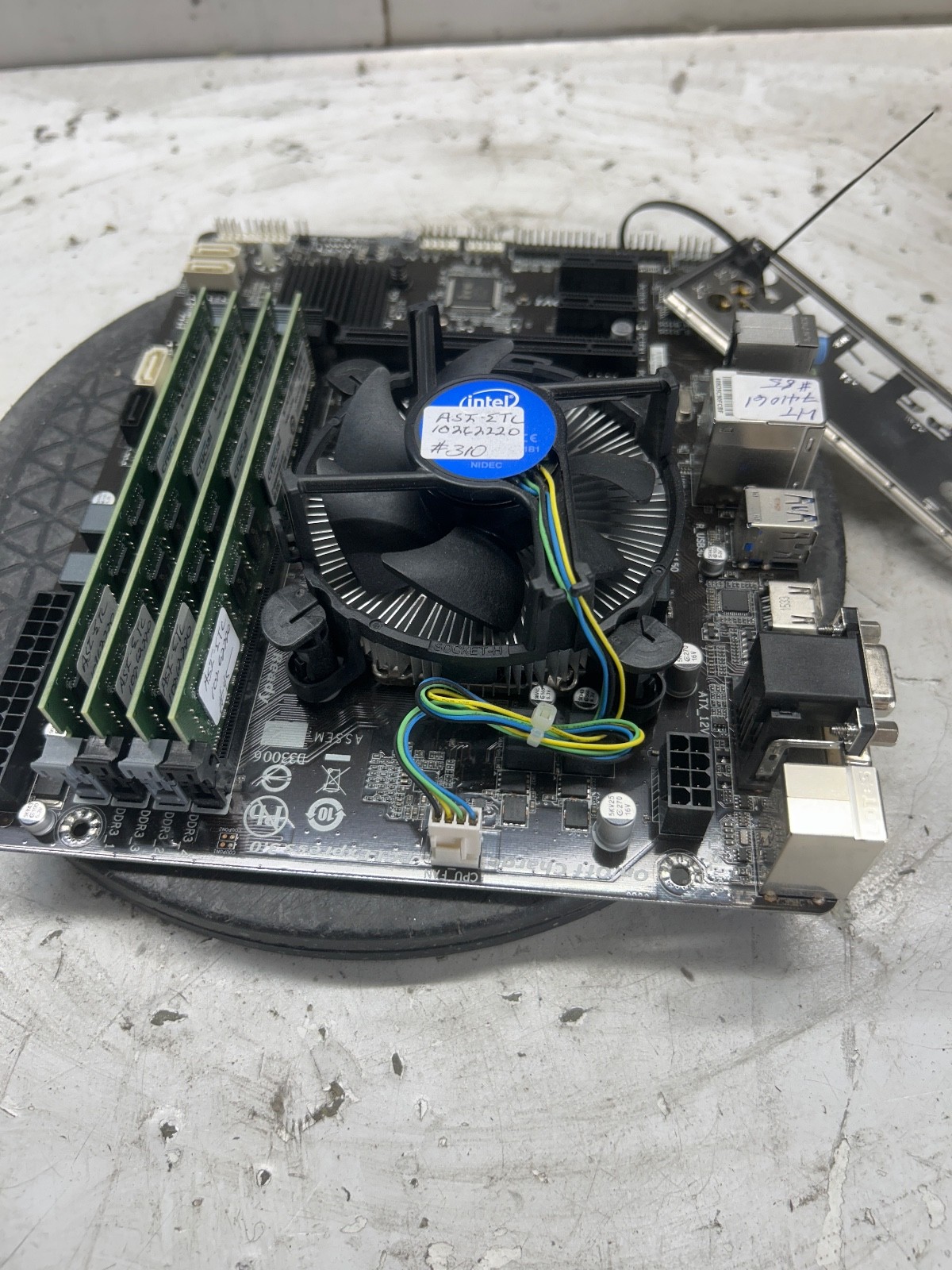 GIGABYTE B85M-DS3H-A Intel Core i7-4790S 3.20GHz 32GB Ram No I/O Shield