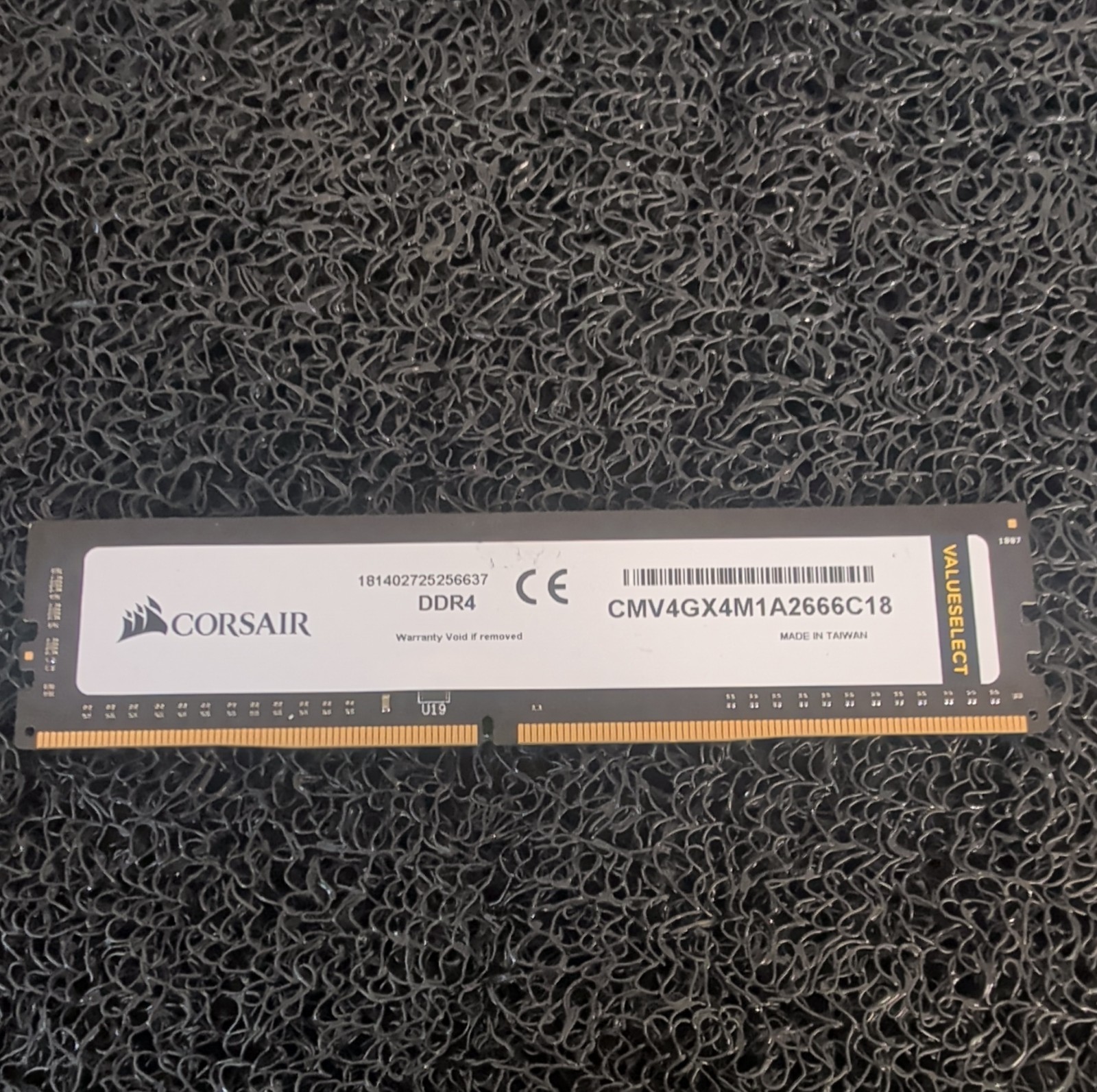 Corsair ValueSelect 4GB DDR4 SDRAM DIMM DDR4-2666 288-Pin RAM CMV4GX4M1A2666C18
