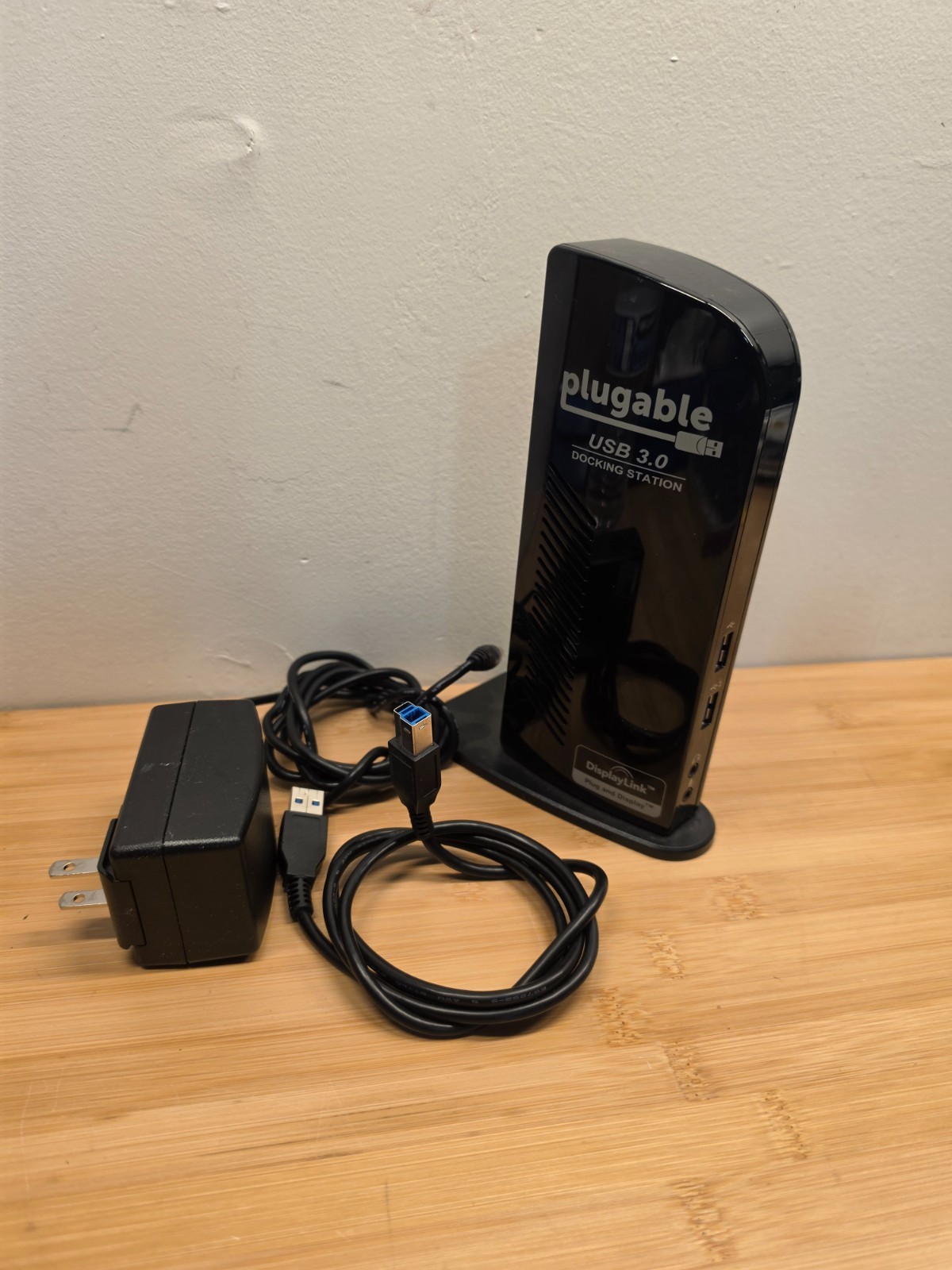 Plugable 6x USB 3.0 Universal Laptop Docking Station DVI/ HDMI UD-3900