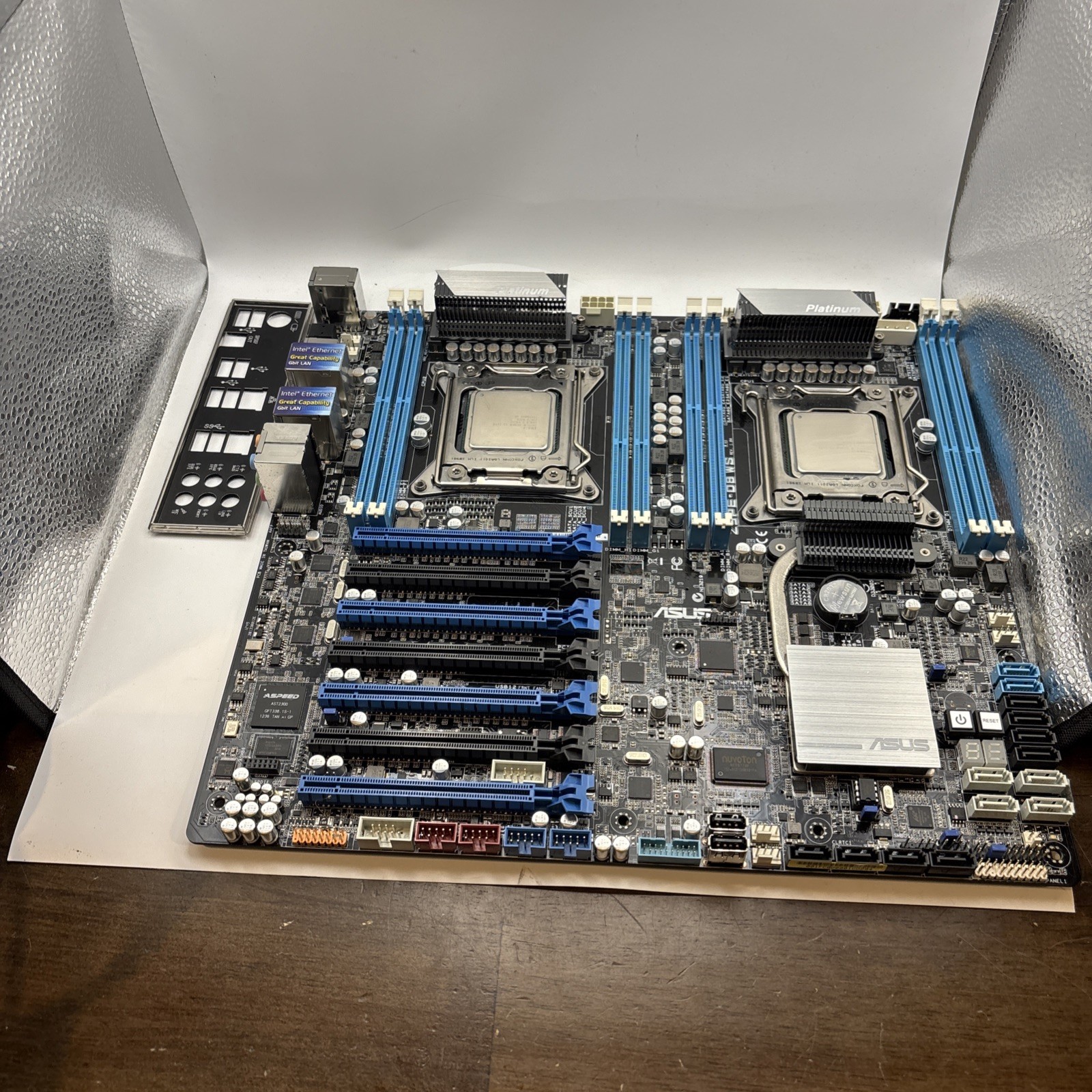 ASUS Z9PE-D8 WS DDR3 Dual CPU Motherboard With E5 2690 CPUs Working